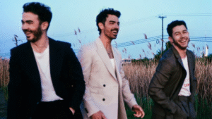 LANÇAMENTOS: Jonas Brothers, Laufey, Yves e muito mais