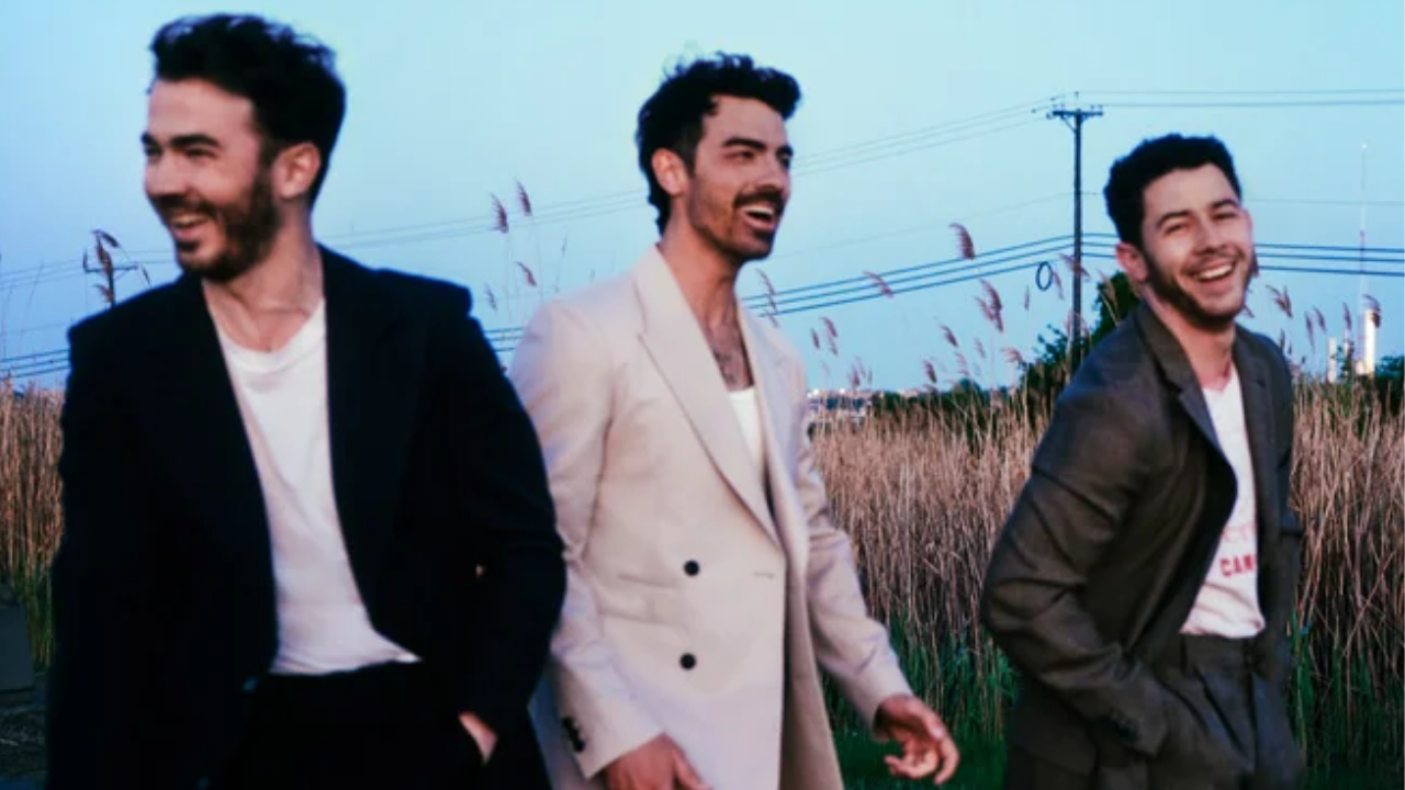 LANÇAMENTOS: Jonas Brothers, Laufey, Yves e muito mais