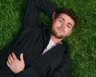 ALÉM DE “ORDINARY”: CONHEÇA ALEX WARREN, A NOVA SENSAÇÃO DO POP MUNDIAL