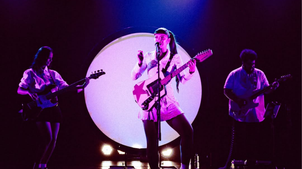 JULIA MESTRE E BANDA FOTO REPRODUÇÃO INSTAGRAM.png