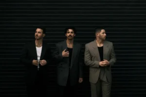 DA NOSTALGIA AO ATUAL: COMO OS JONAS BROTHERS MARCARAM UMA GERAÇÃO E CONTINUAM RELEVANTES